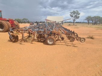 44' Flexicoil 820 Bar With 2320 Cart And Small Seed Box