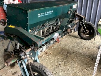 2000 Metfarm 16 Row 2BFX-16 Seeder