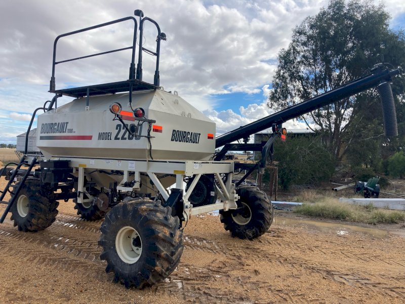 2015 Bourgault 2200 Air Cart
