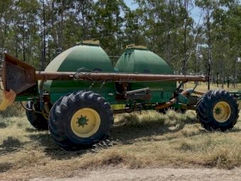 2004 12 mt Daybreak Single Disc Planter with Air Cart