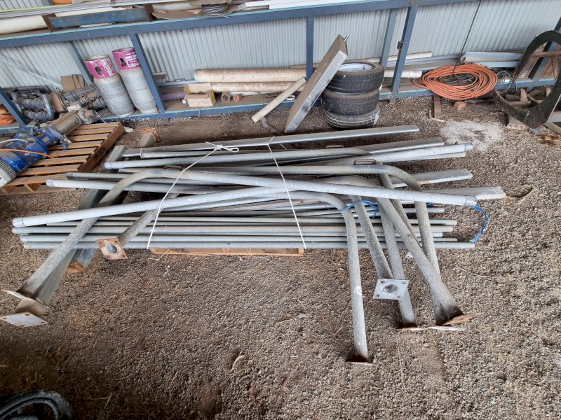 Under Auction - (A170) Horse Tie Posts X 6 