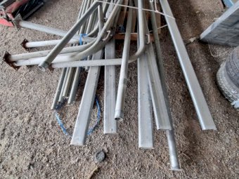 Under Auction - (A170) Horse Tie Posts X 6 