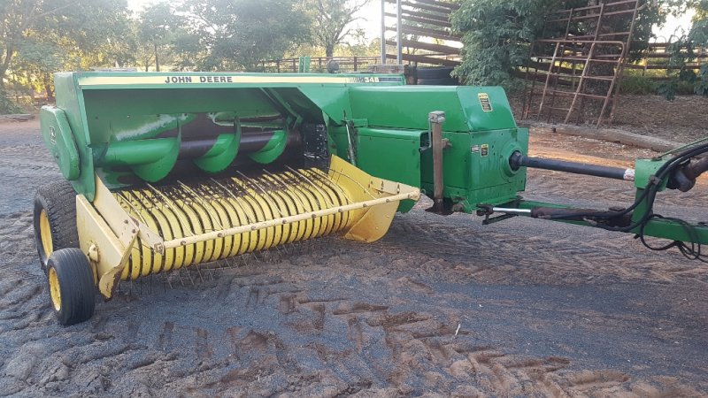 John Deere 348 Small Square Baler