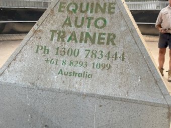 Under Auction - (A170) Equine Auto Trainer 12 Horse Dry Walker 