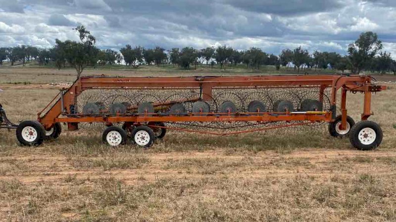 Schinckel 18 Wheel V Rake