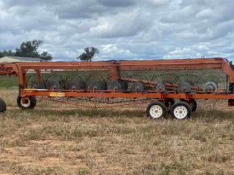 Schinckel 18 Wheel V Rake