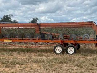 Schinckel 18 Wheel V Rake