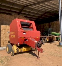 New Holland 658 Enteral Round baler