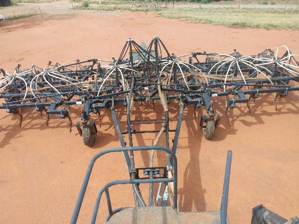40ft Flexicoil ST820 Seeder Bar with 1720 Air Cart