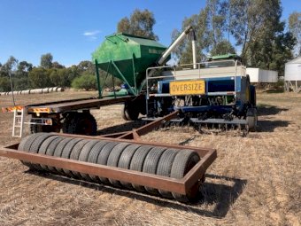 Under Auction - (A171) Agrowdrill DF1000 20 Tyne Combine with Tyre Roller 