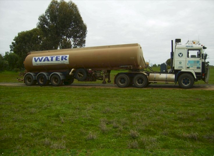 1985 Volvo Prime Mover and 33,000 Ltr Freighter Water tanker
