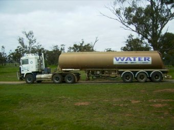 1985 Volvo Prime Mover and 33,000 Ltr Freighter Water tanker