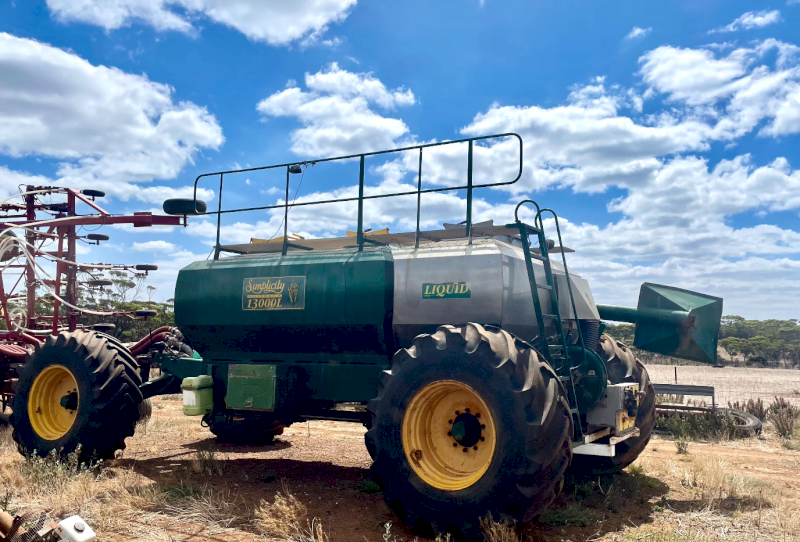 2004 Simplicity 13,000TQL Airseeder Cart