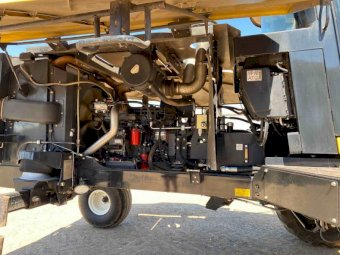 2015 New Holland Speedrower 200 Windrower with Front