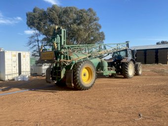 2001 Goldacres 4030 Trailing Sprayer