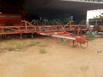 2004 Horwood Bagshaw 42ft Scaribar with 2014 Simplicity 9000L Seed Bin