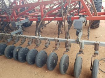 2004 Horwood Bagshaw 42ft Scaribar with 2014 Simplicity 9000L Seed Bin