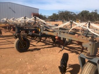 Flexicoil 800 Air Seeder Bar with 360 Chamberlain Box