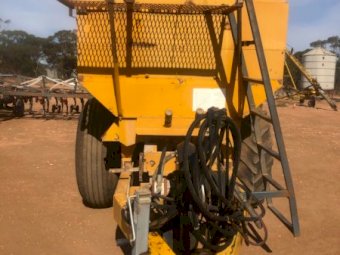 Flexicoil 800 Air Seeder Bar with 360 Chamberlain Box