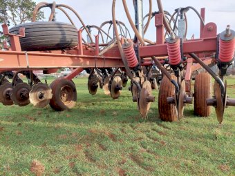 Under Auction - (A172) 4000 Litre Horwood Bagshaw Air Seeder with RFM 24 Disc Bar 