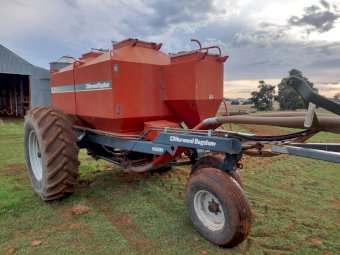 Under Auction - (A172) 4000 Litre Horwood Bagshaw Air Seeder with RFM 24 Disc Bar 
