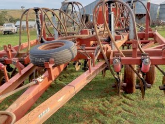 Under Auction - (A172) 4000 Litre Horwood Bagshaw Air Seeder with RFM 24 Disc Bar 