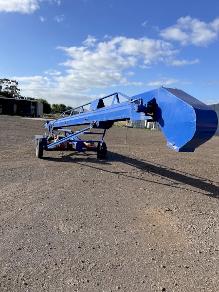 32' Self Propelled Grain Shifter