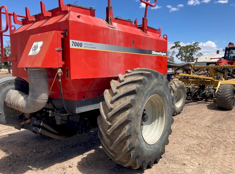 Horwood Bagshaw 7000Lt Triple Bin Aircart