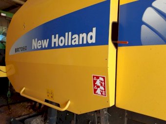 New Holland BR 7060 Hay Baler