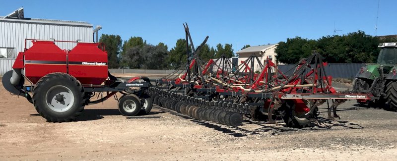33ft Horwood Bagshaw Air Seeder with 4000L Cart
