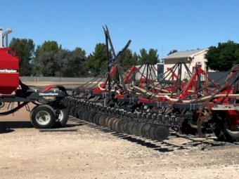 33ft Horwood Bagshaw Air Seeder with 4000L Cart