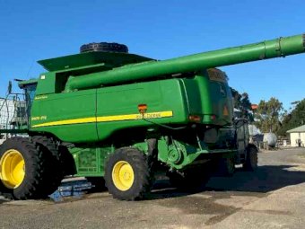 2009 John Deere 9870 Header with 42' Honeybee Front