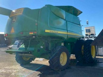 2009 John Deere 9870 Header with 42' Honeybee Front
