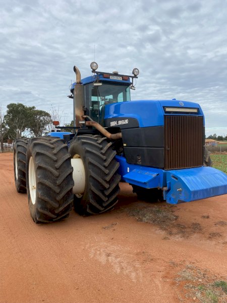 2001 New Holland 9884 Versatile Tractor (Make an Offer)