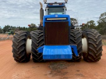 2001 New Holland 9884 Versatile Tractor (Make an Offer)