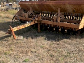 Under Auction - (A245) Hestair Bettinson 23 run Direct Drill Combine 