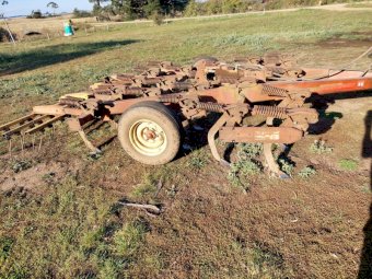 International 211 Scarifier