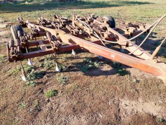 International 211 Scarifier