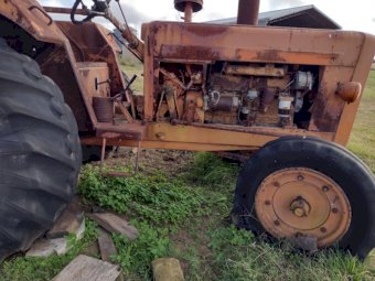 Chamberlain 354 Countryman Tractor