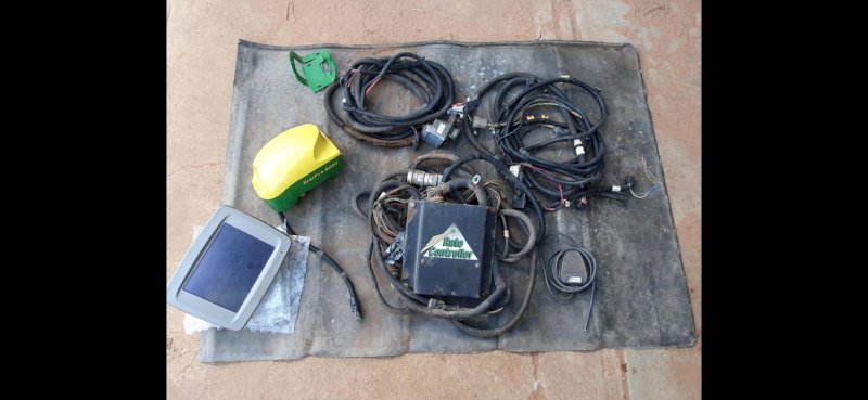 John Deere 6000 Receiver with 2600 Screen & Green Star Rate Controller