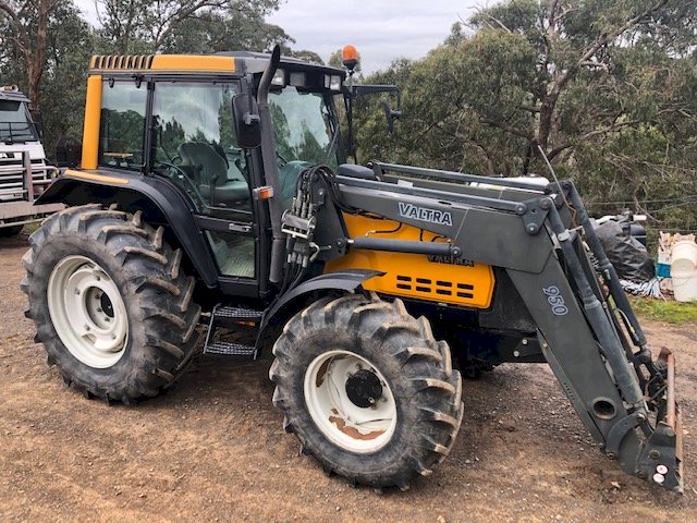 Valtra 6550HI 105 HP Tractor & Loader
