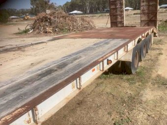 Beavertail Trailer with Ramps