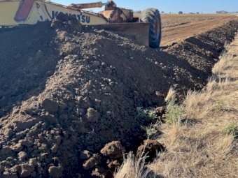Under Auction - (A180) Home Made 21' Cut Road Grader 