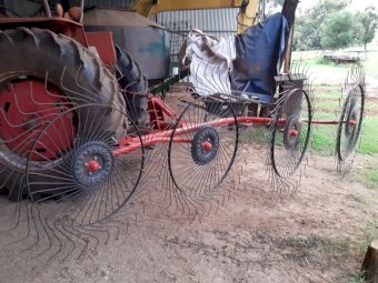Pottinger TOP 342 Rotary Hay Rake