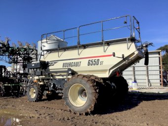 2006 Borgault 6550 ST Air Cart