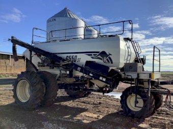 2006 Borgault 6550 ST Air Cart