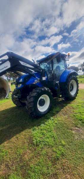 2018 New Holland T7.175 with FEL