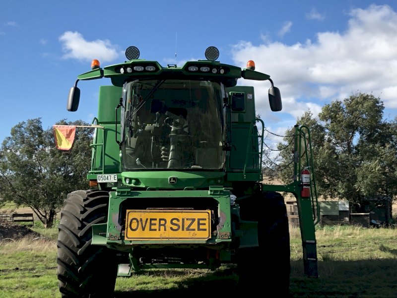 2015 John Deere S680 Header with 2009 Midwest 40’ Crophawk front