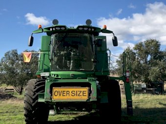 2015 John Deere S680 Header with 2009 Midwest 40’ Crophawk front