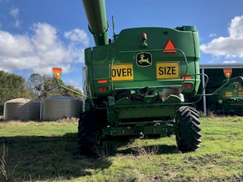 2015 John Deere S680 Header with 2009 Midwest 40’ Crophawk front